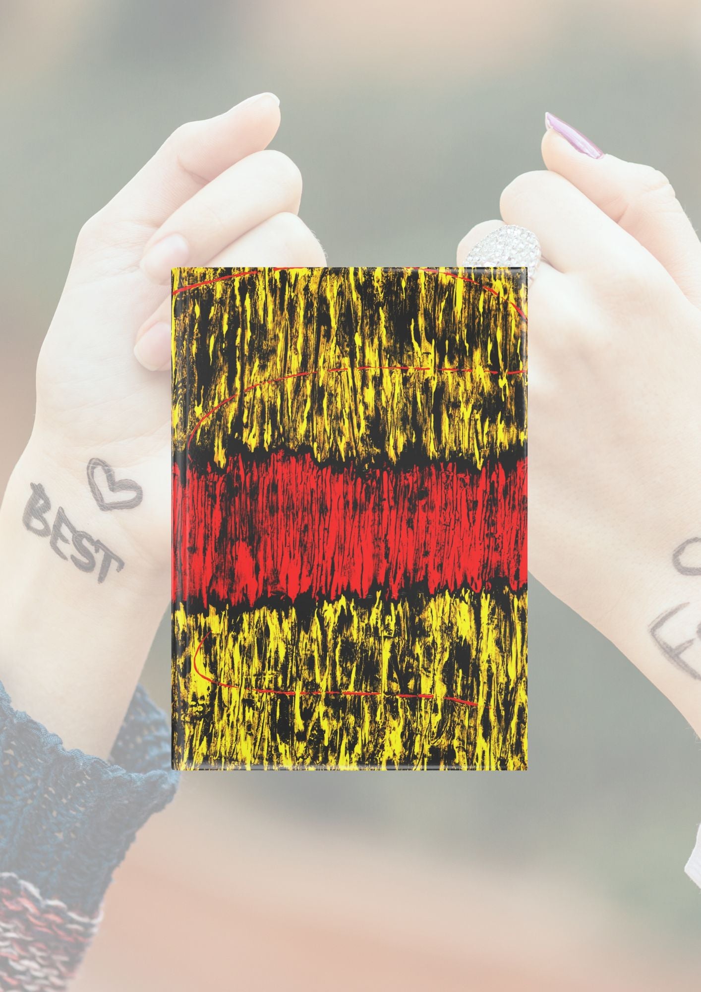 Carnet de voyage avec art abstrait avec amis noir et rouge  – Capturez vos aventures et inspirations dans un carnet qui reflète votre esprit explorateur.