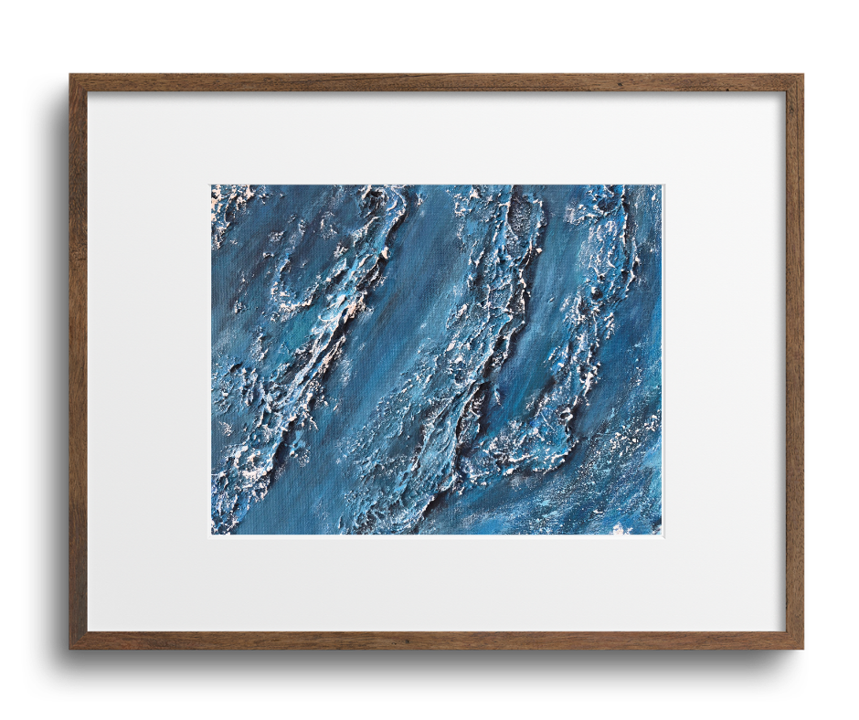 Peinture inspirée de la mer calme avec des dégradés de bleu et une ambiance apaisante.