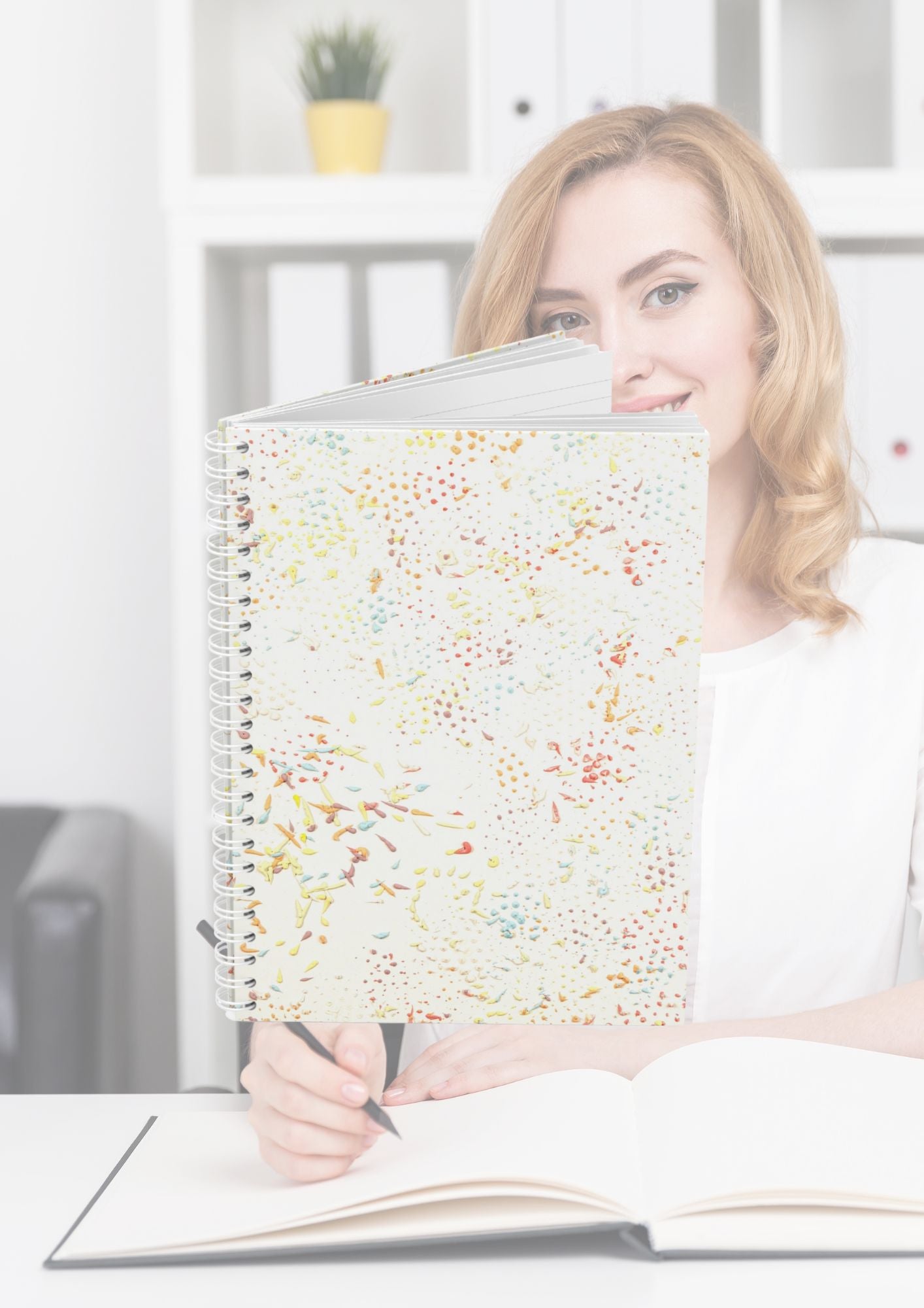 Reproduction d’art abstrait sur un carnet pour le bureau – Apportez une touche d’élégance à votre espace de travail tout en restant organisé.