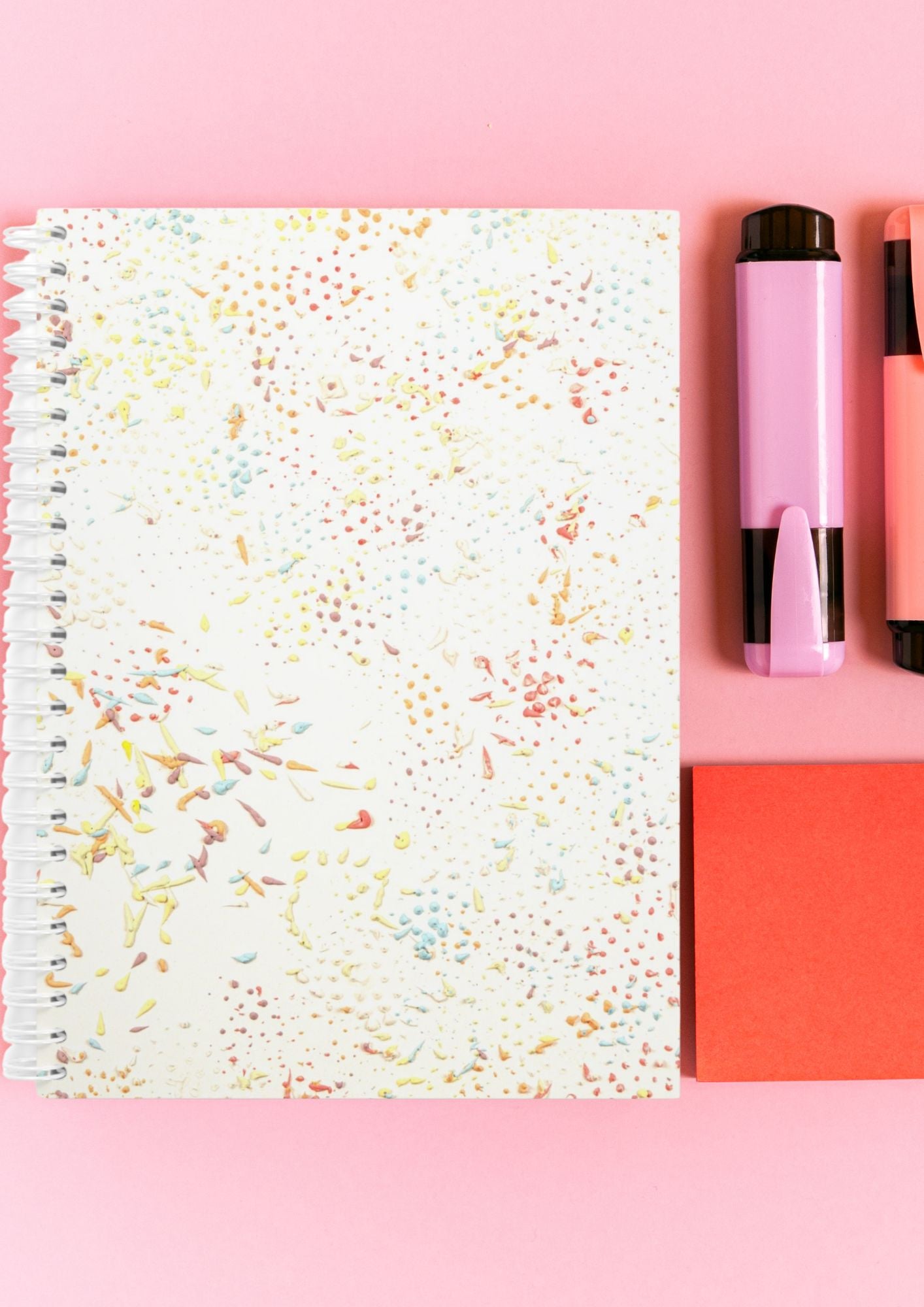 Carnet abstrait pour la maternité – Documentez les moments précieux de la grossesse et de la naissance avec style.