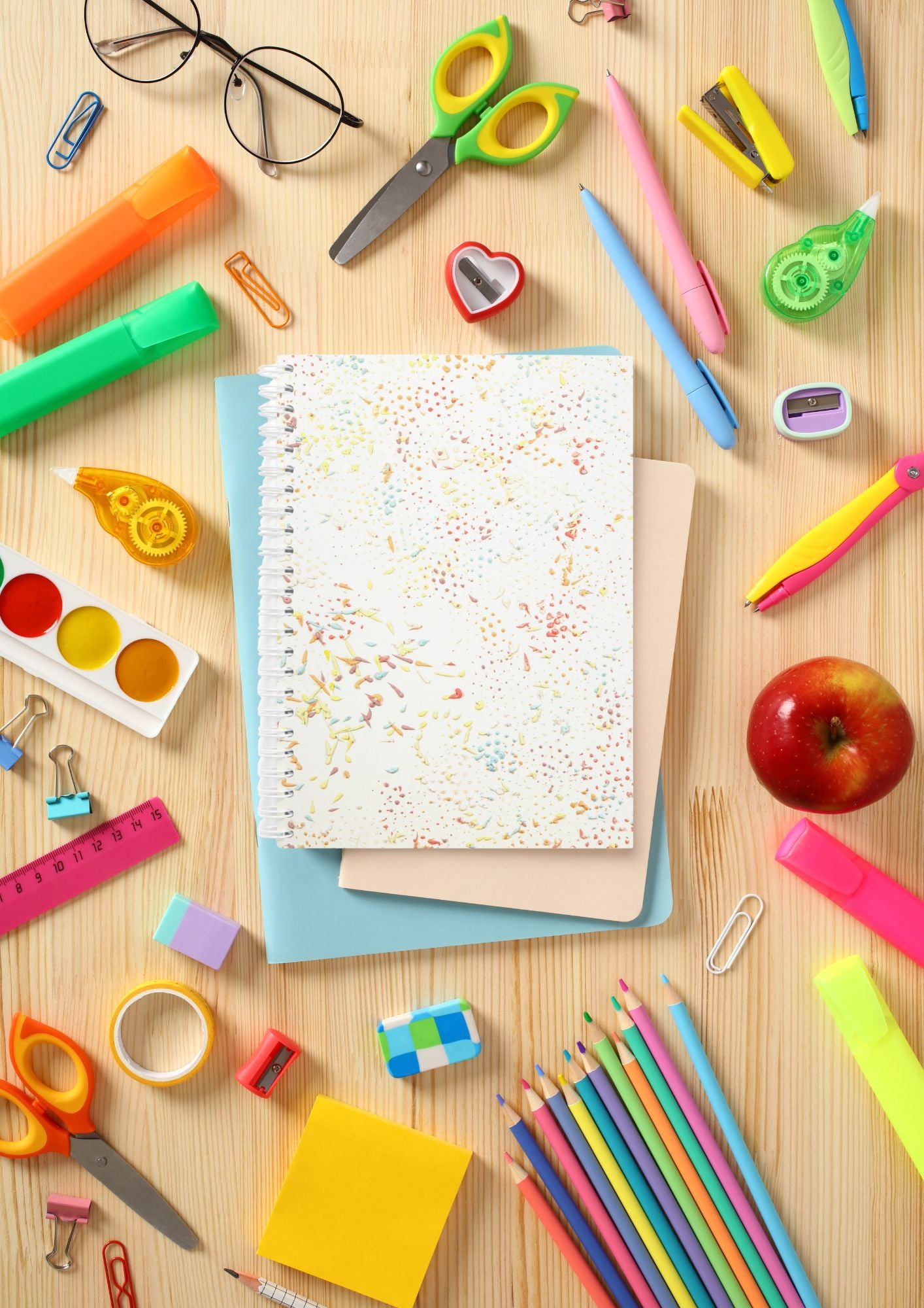 Cadeau pour les maîtresses d’école – Offrez un carnet d’art abstrait aux tons pastels à la maîtresse, un geste d’appréciation pour son travail acharné. 