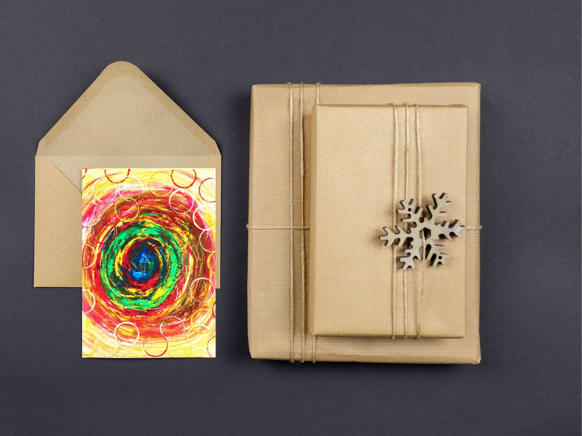 Lot de cartes de Noël avec motifs abstraits pour embellir vos cadeaux.
